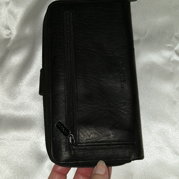 Buxton Women's clutch - Picture 6 of 7